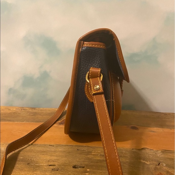 Vintage navy tan Dooney Bourke-like leather purse - Picture 10 of 10